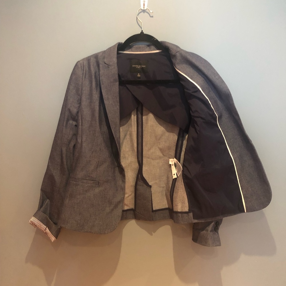Classic-Fit Blazer Banana Republic EUC Size 4 - Picture 3 of 8